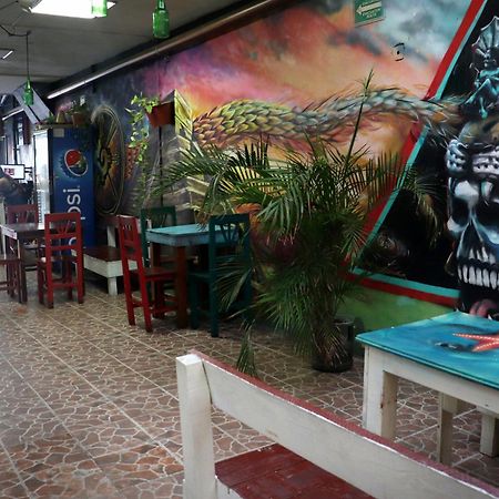 Tres Mundos Hostel Playa del Carmen Esterno foto