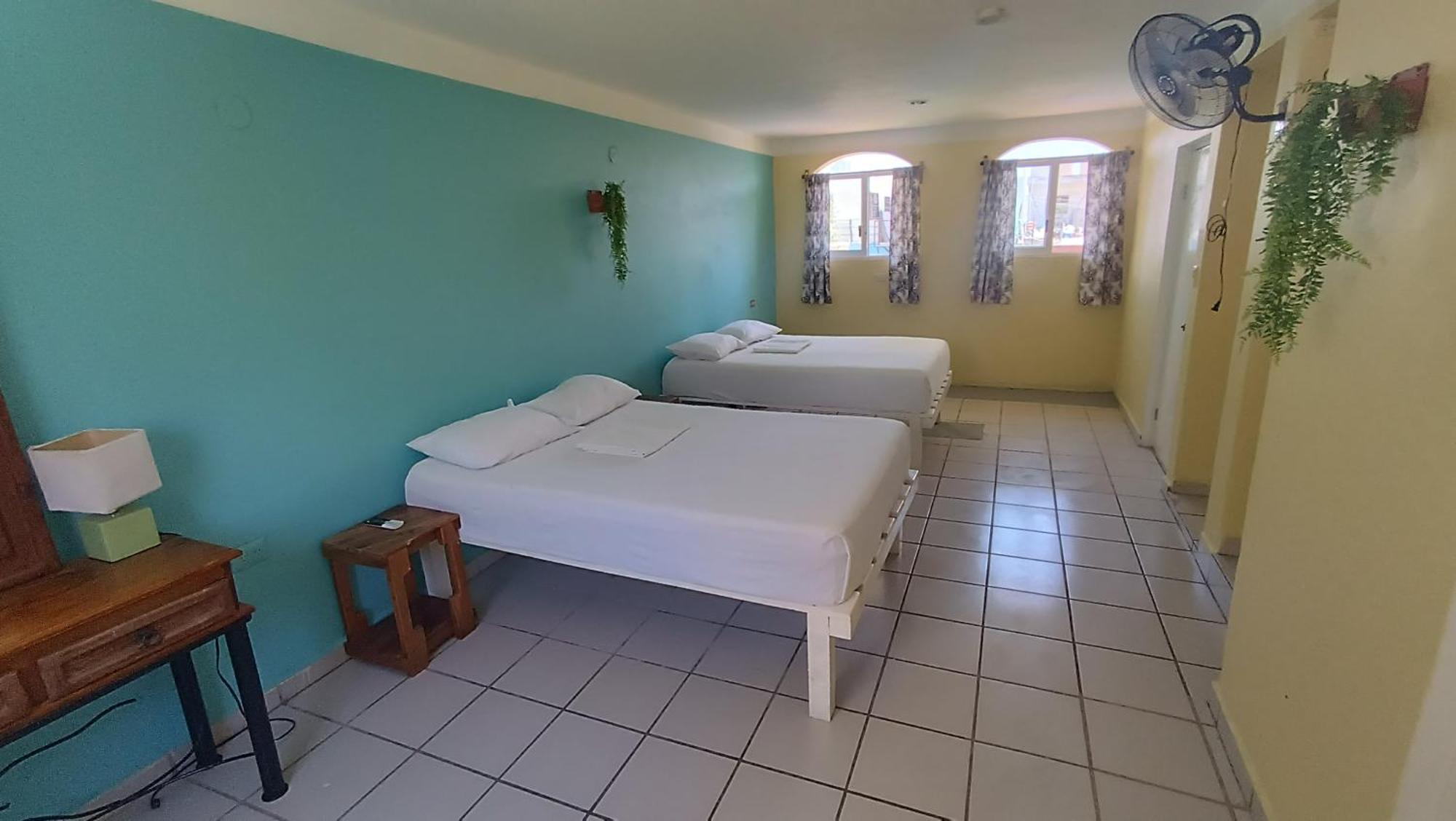 Tres Mundos Hostel Playa del Carmen Esterno foto